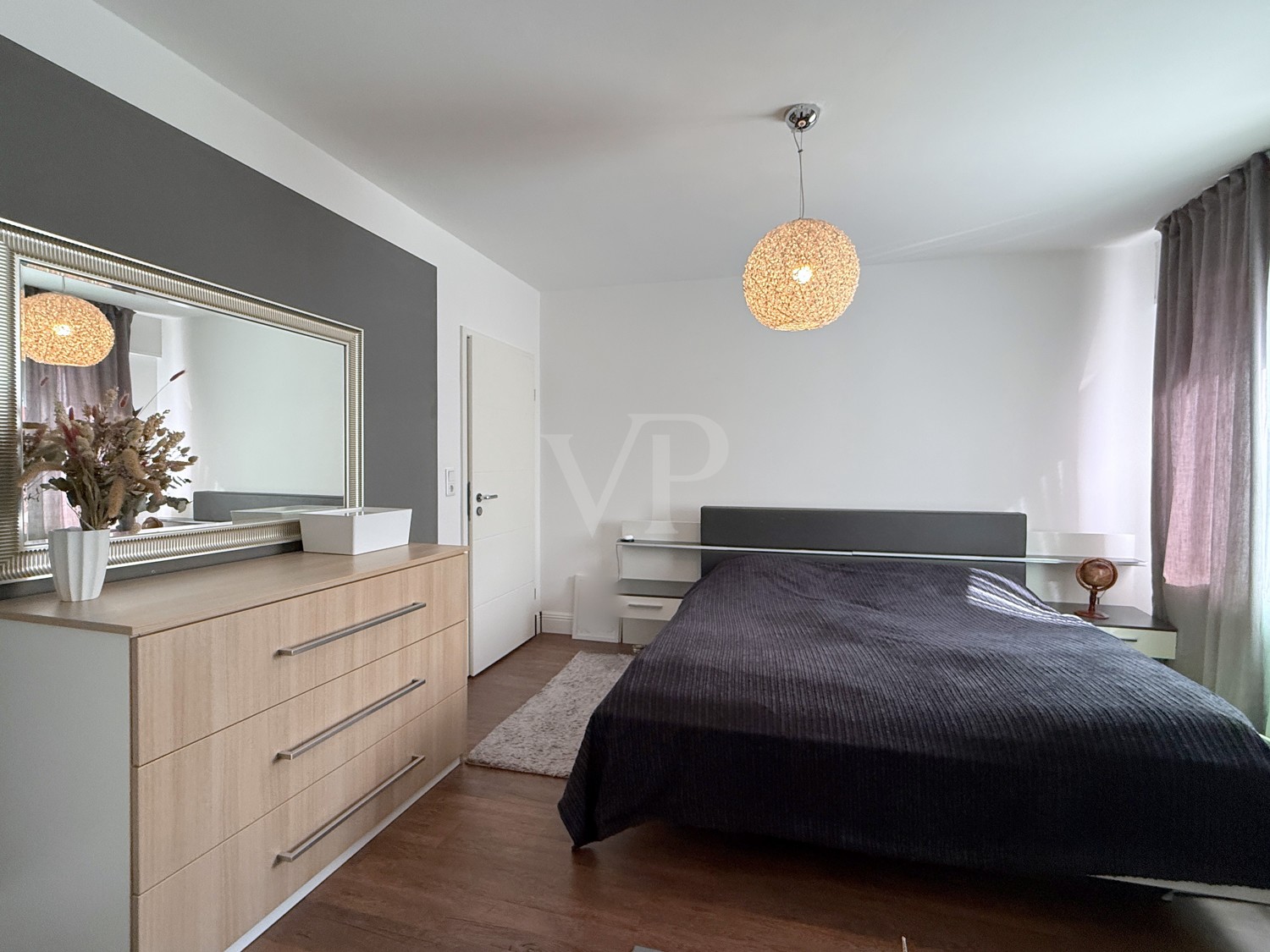 Schlafzimmer 1