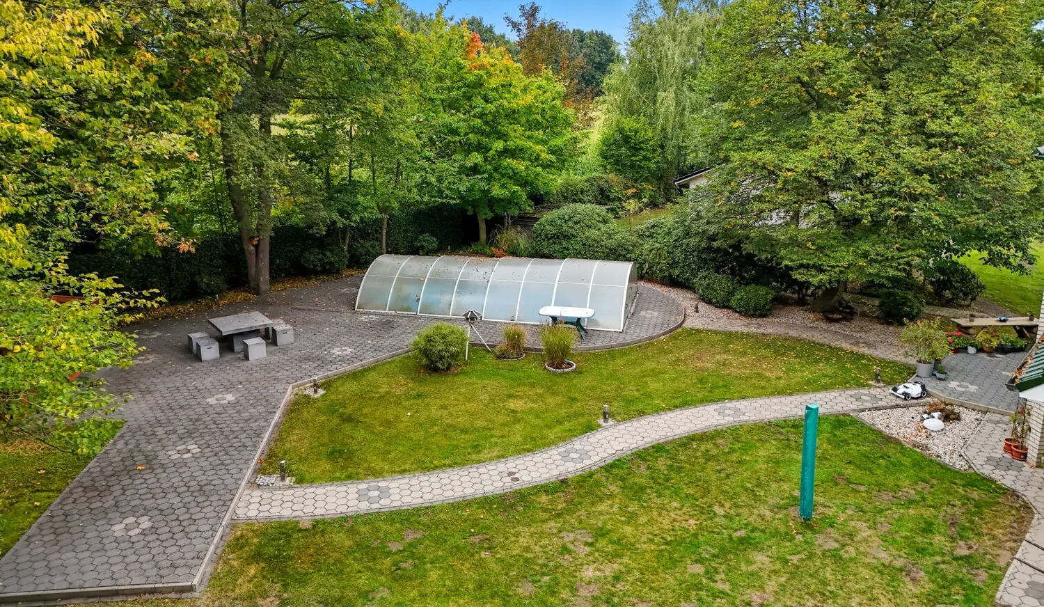 Haus 2 mit Außenpool