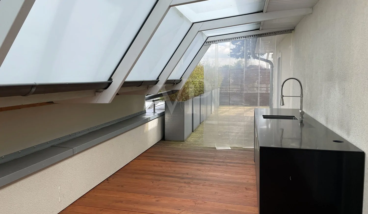 seitlicher Terrassenbereich