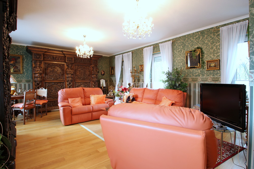 Büro EG