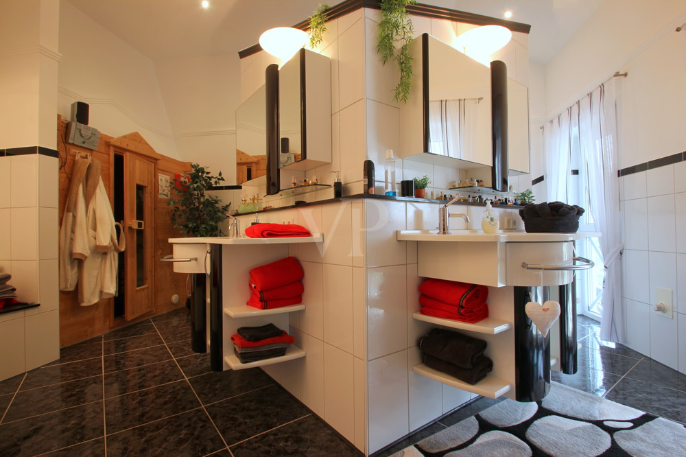 Vollbad en Suite mit Sauna OG