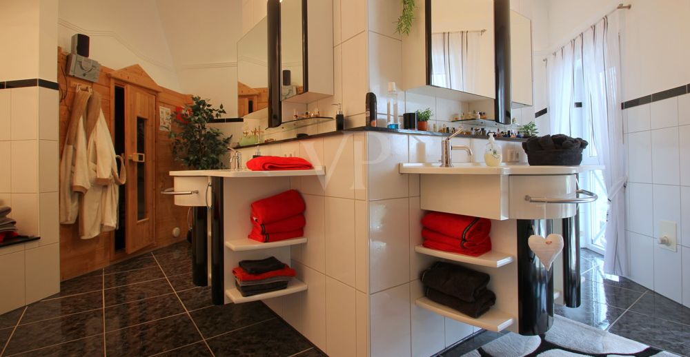 Vollbad en Suite mit Sauna OG