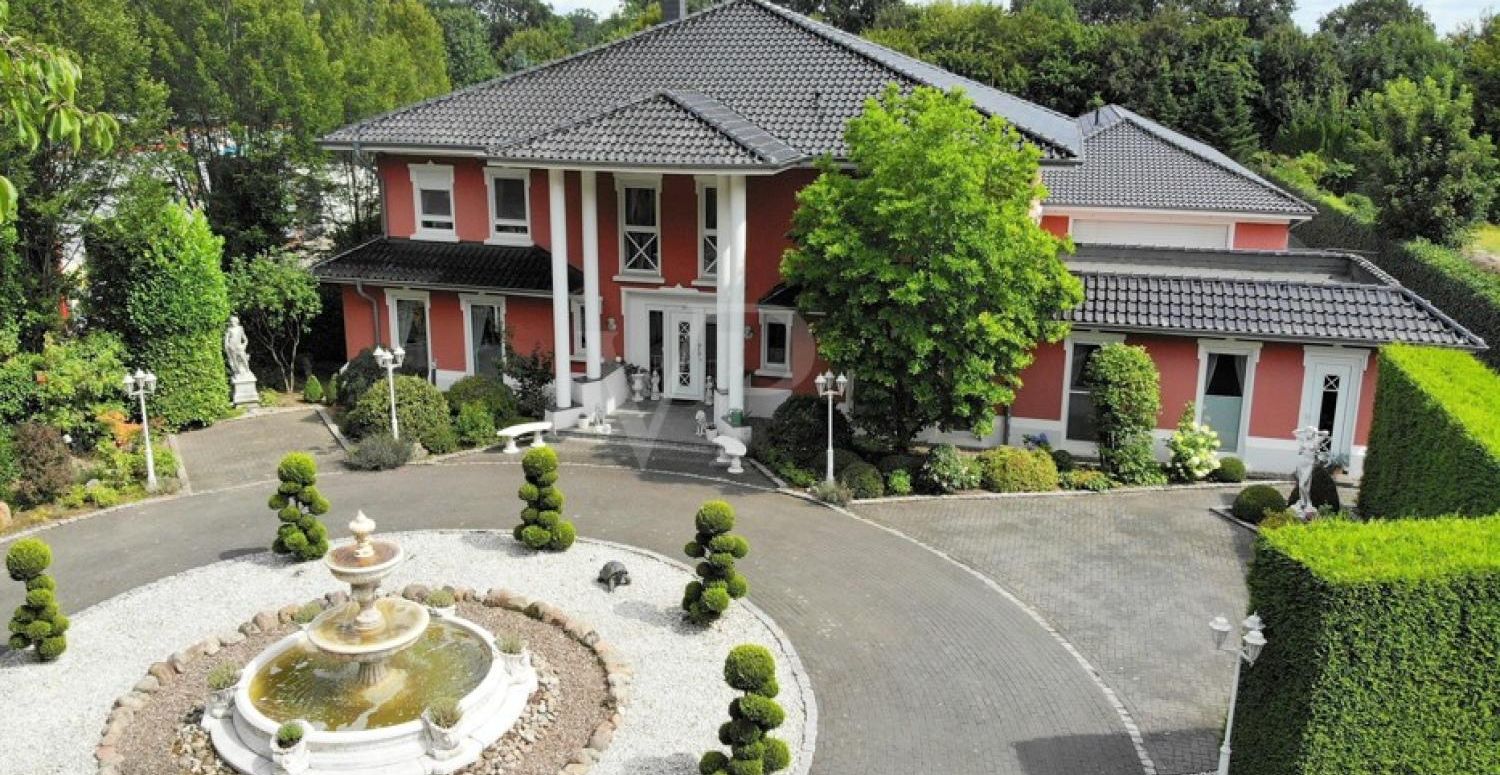 Imposante Villa mit Wellnessbereich