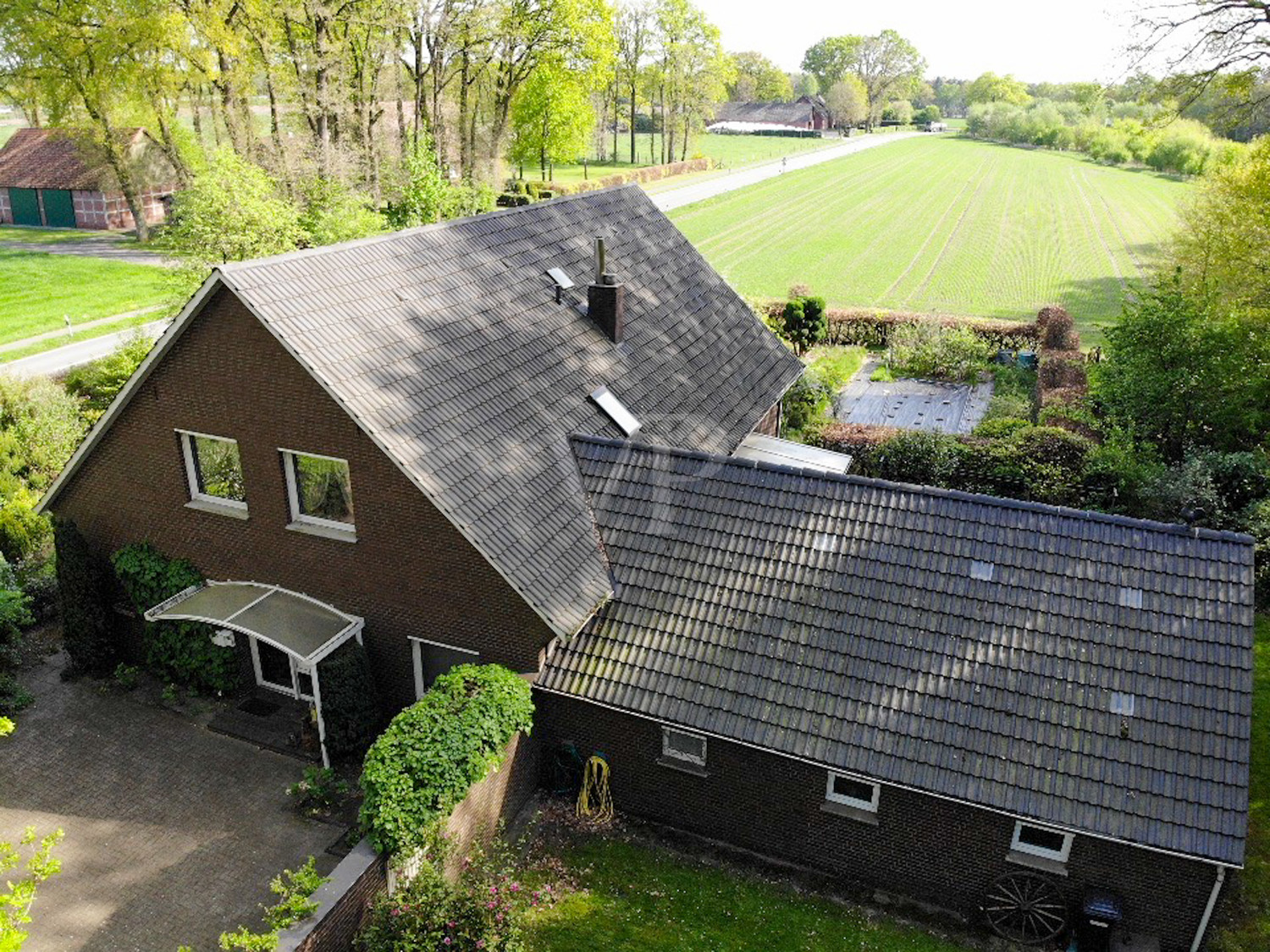 Platz für die ganze Familie – über 200 m² Wohnfläche auf großem Grundstück