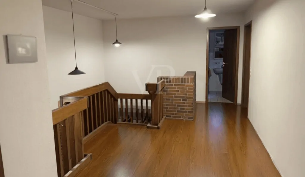 Treppe 1OG - KI-Visualisierung