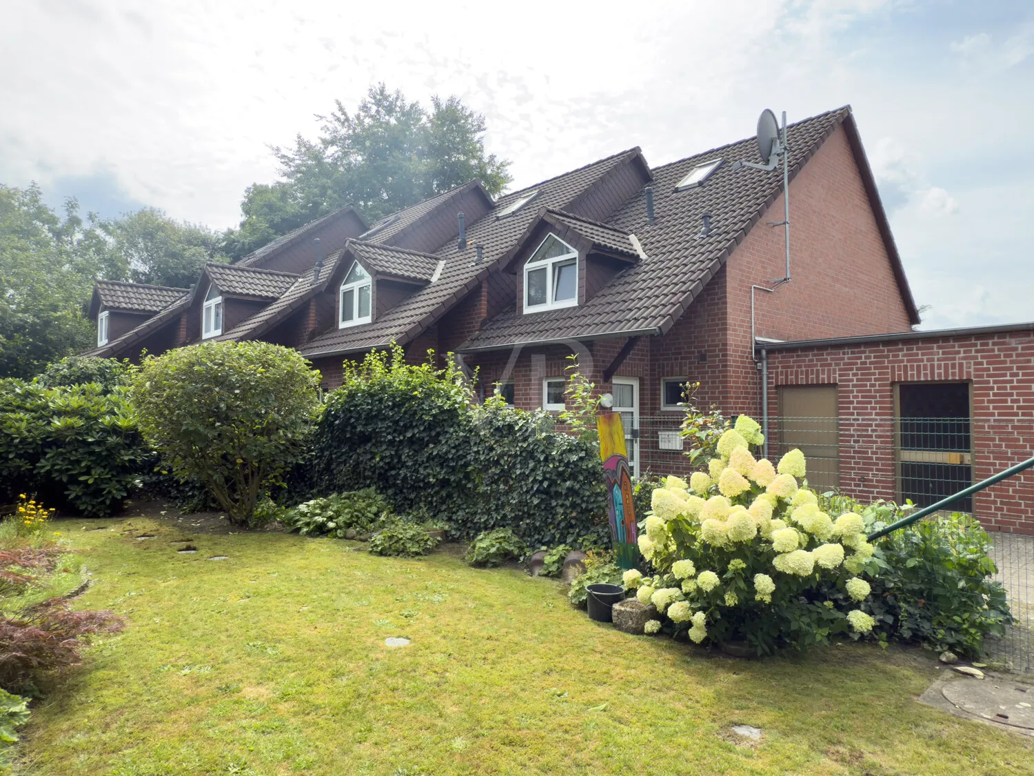 Joli ensemble de maisons mitoyennes comprenant quatre unités résidentielles