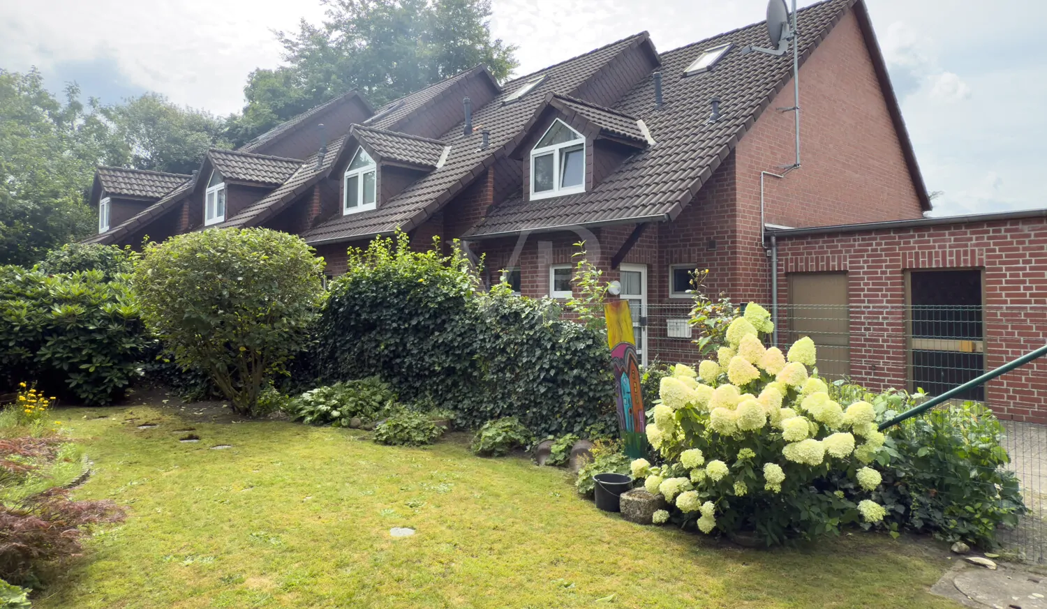 Attraktive Reihenhausanlage mit vier Wohneinheiten