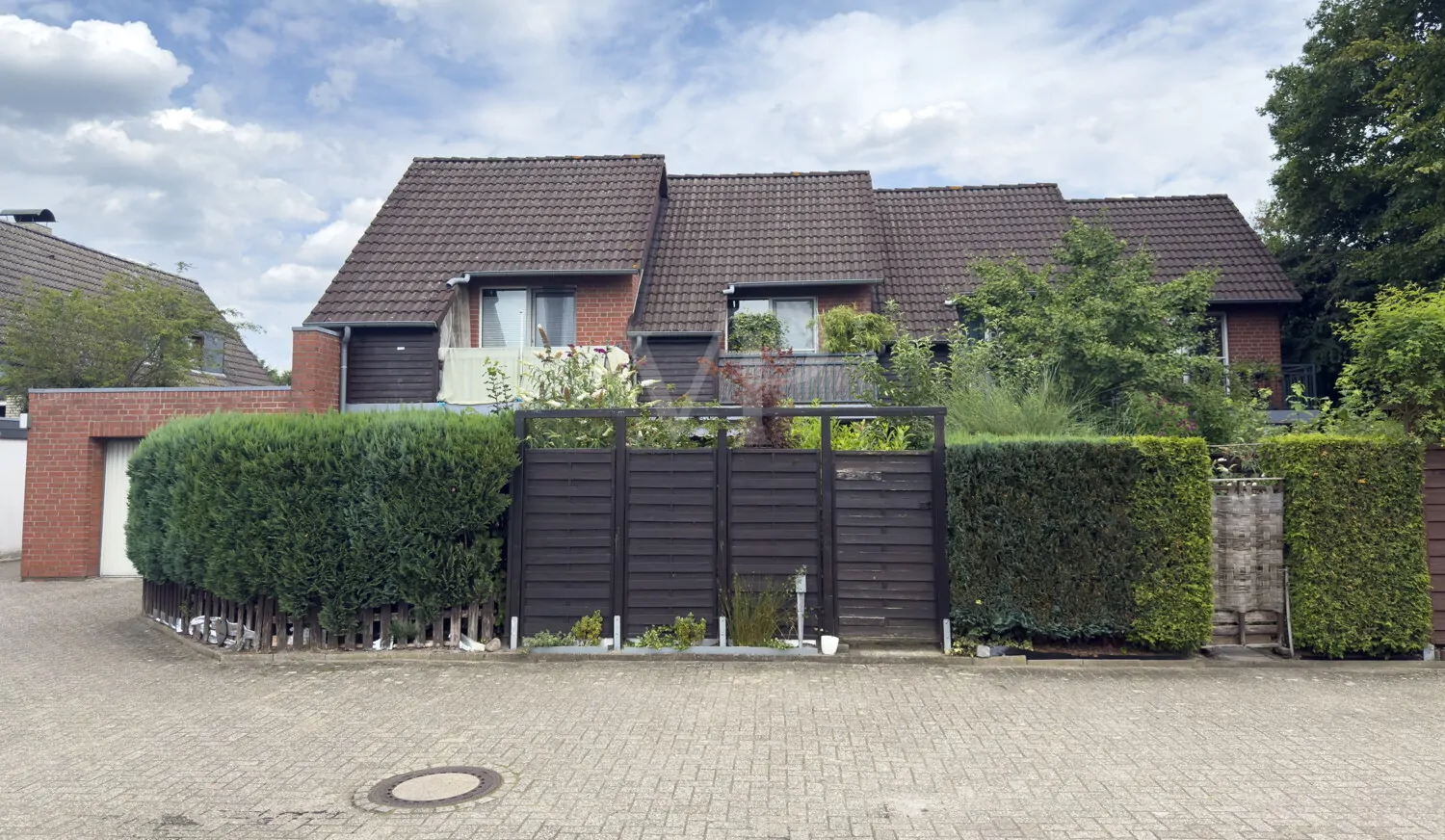 Attraktive Reihenhausanlage mit vier Wohneinheiten