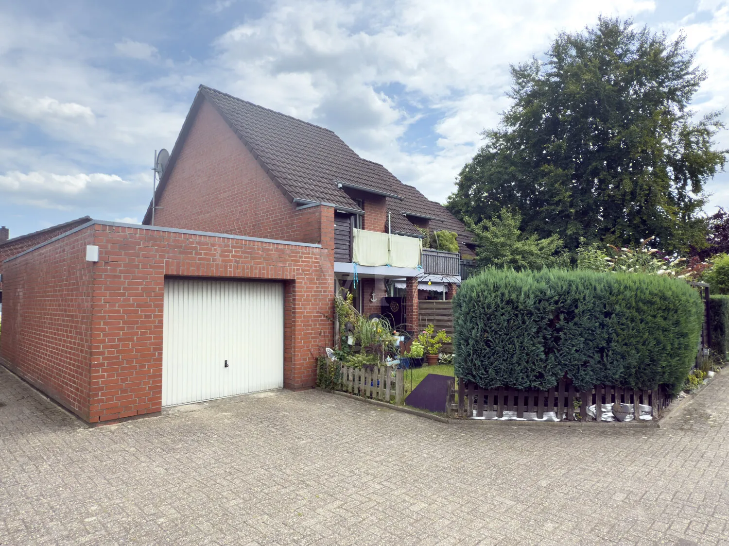 Joli ensemble de maisons mitoyennes comprenant quatre unités résidentielles