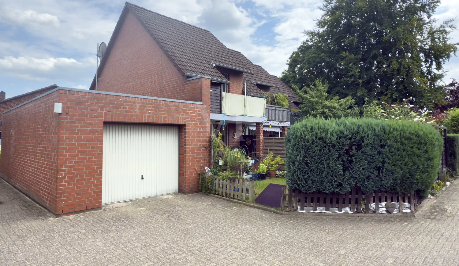 Attraktive Reihenhausanlage mit vier Wohneinheiten