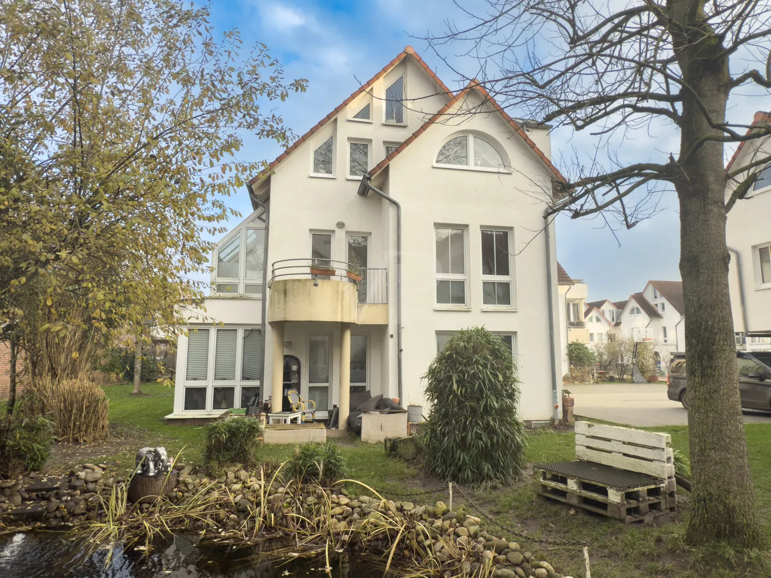 Blick Richtung Terrasse und Teich