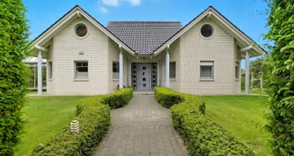 von_poll_real_estate_property_25026043z_image_4