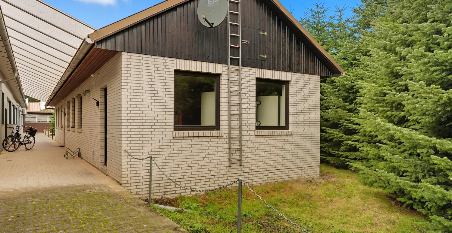 Aufenthalts-/Besprechungs- und Heizungsraum