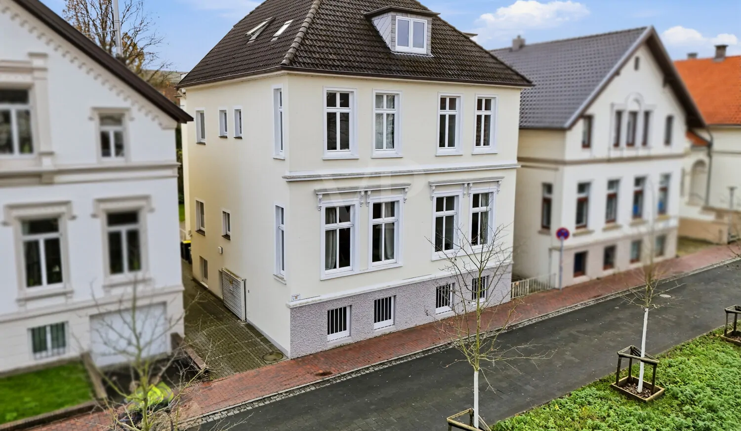 Titelbild Drohne Straßenansicht