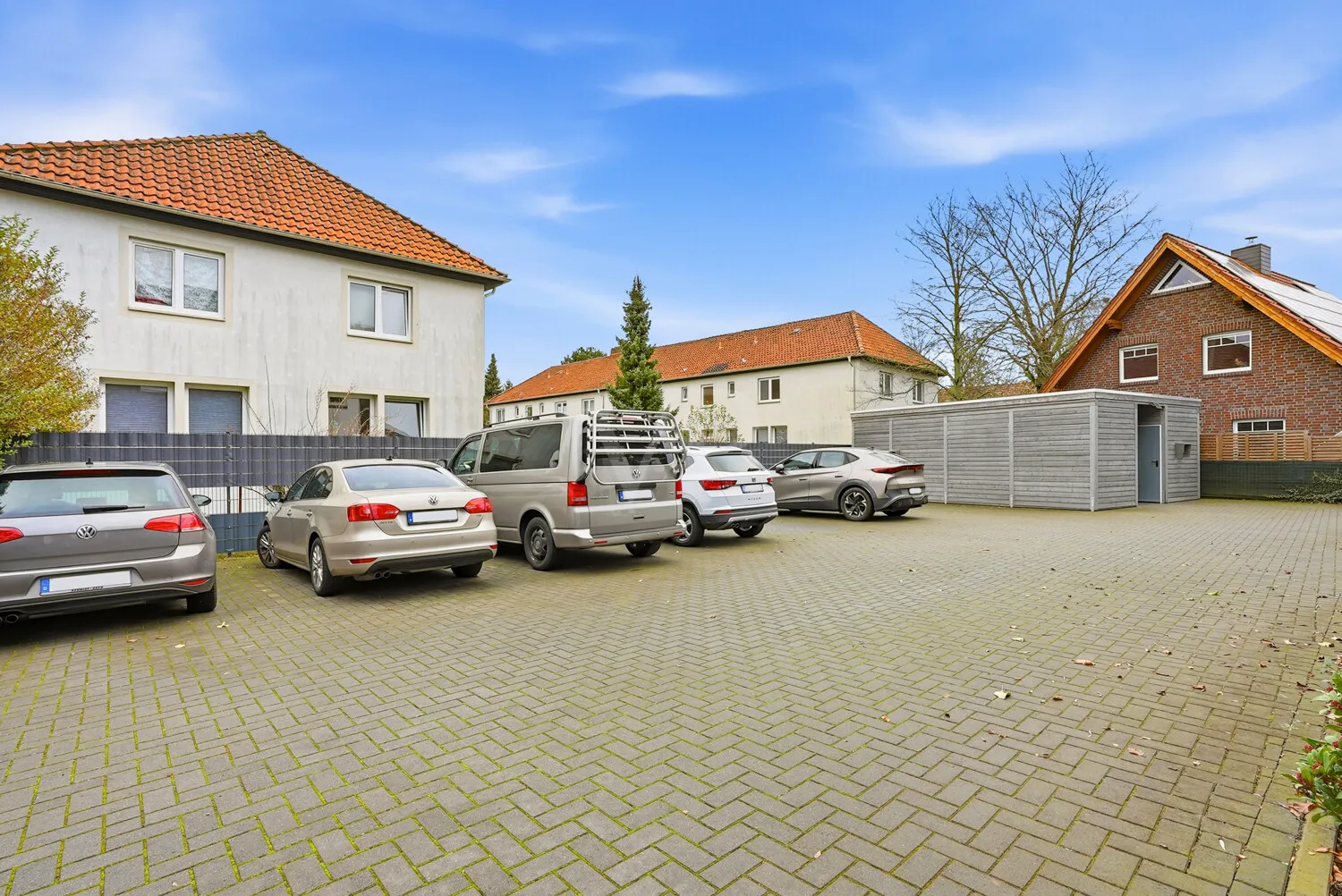 Stellplätze inkl. 2 Wallboxen + Geräteschuppen