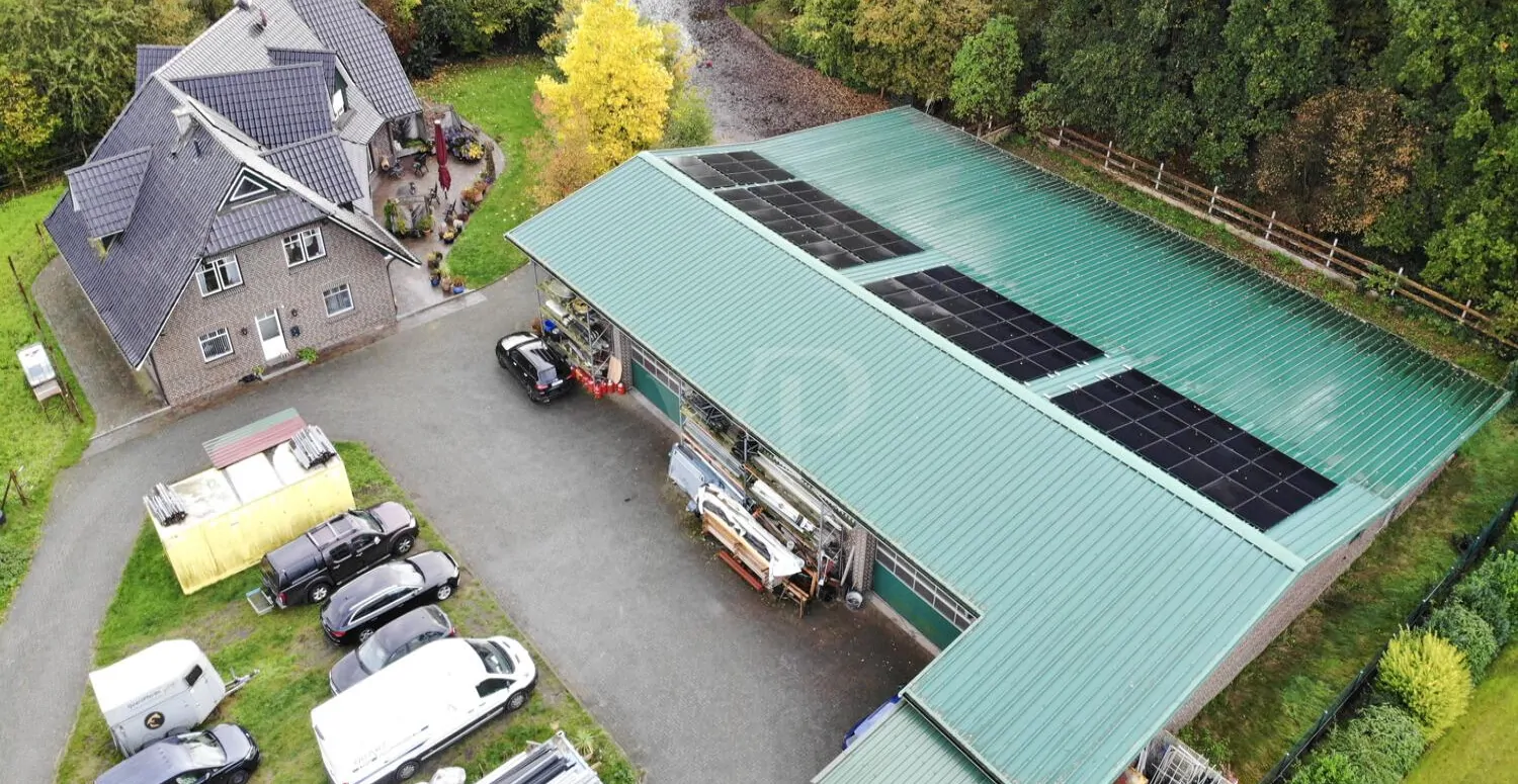 Attraktives Einfamilienhaus mit Gewerbehalle und Pferdestall