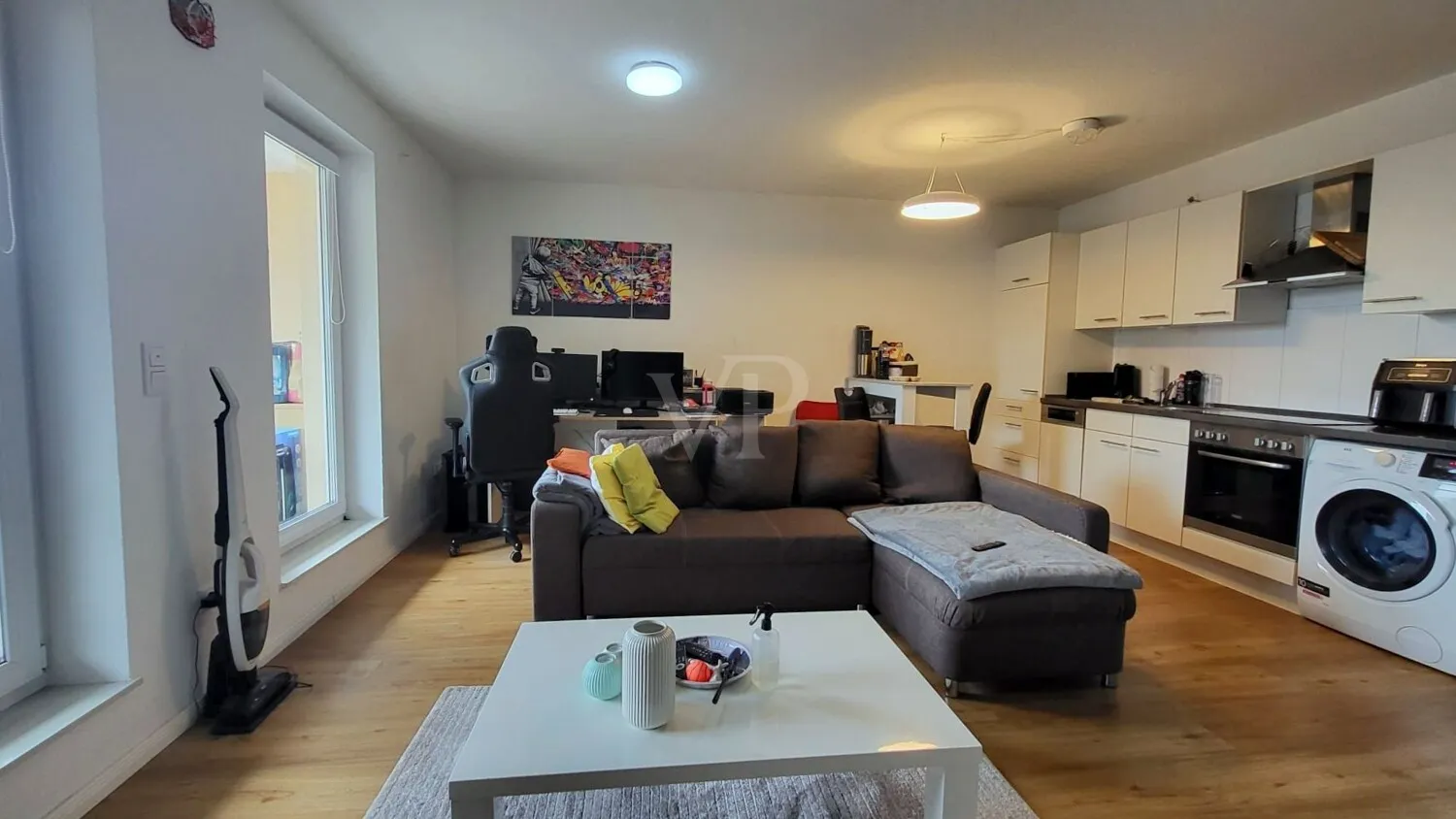 Modernes Appartement inklusive Einbauküche, Balkon und Stellplatz