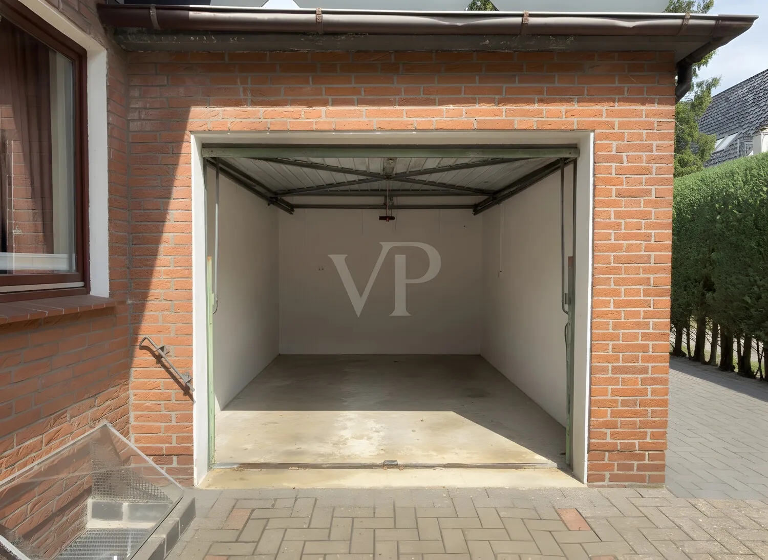 Garage 1 mit dahinter befindlichen Geräteraum 1