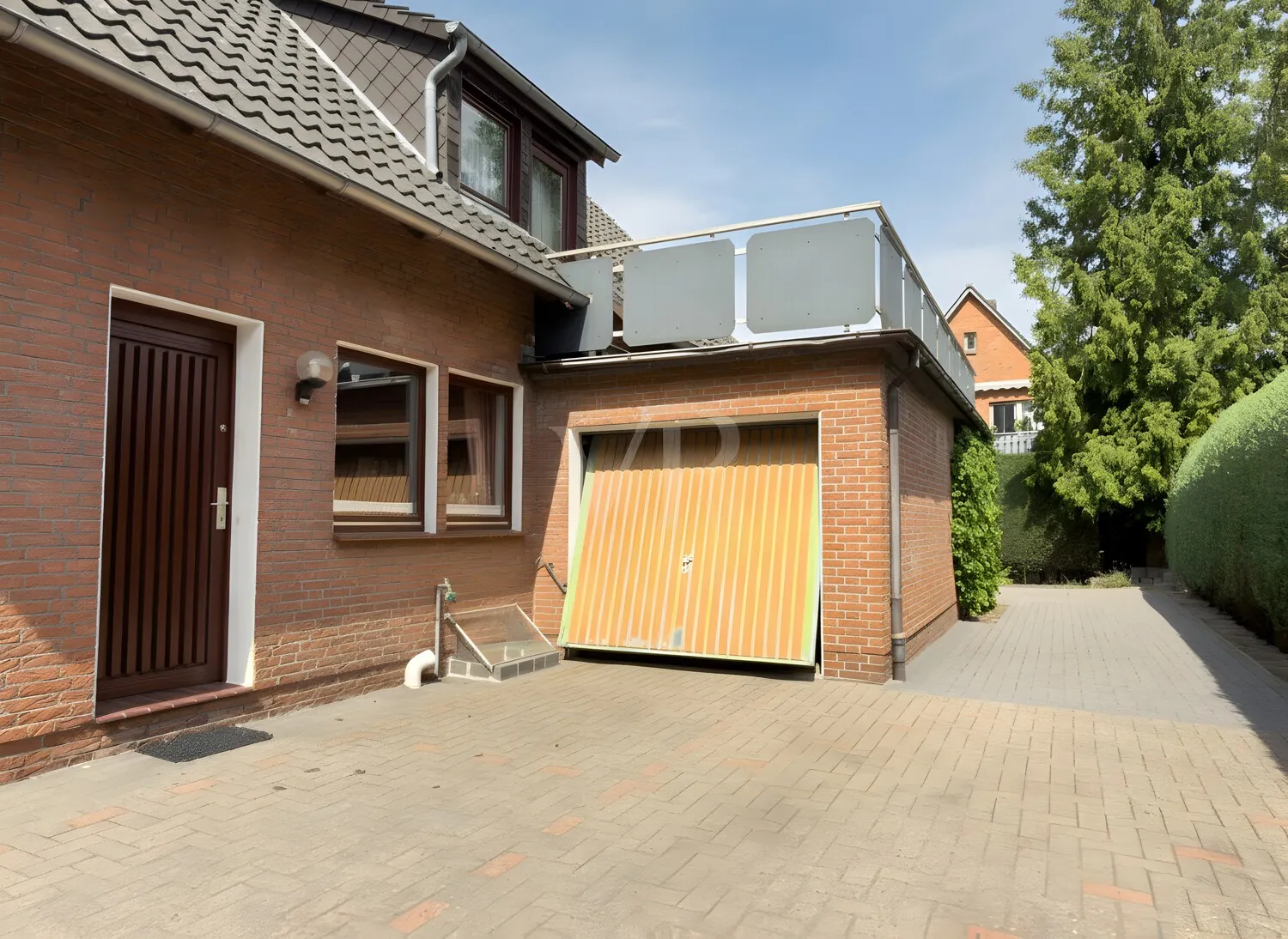 Garage 1 mit Nebeneingang