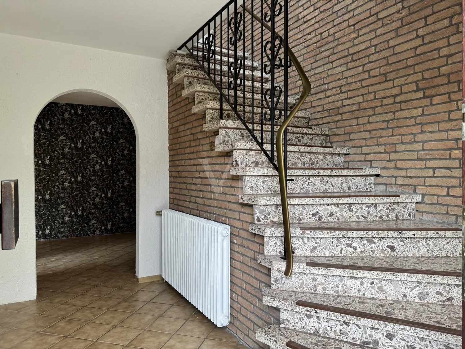 Vorflur und Treppe in 1. OG
