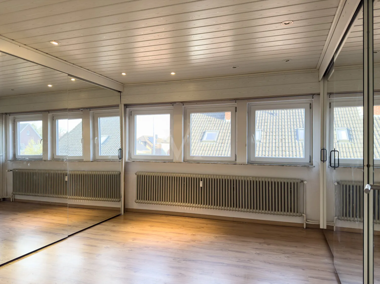 Zimmer 1 DG mit Einbauschränken