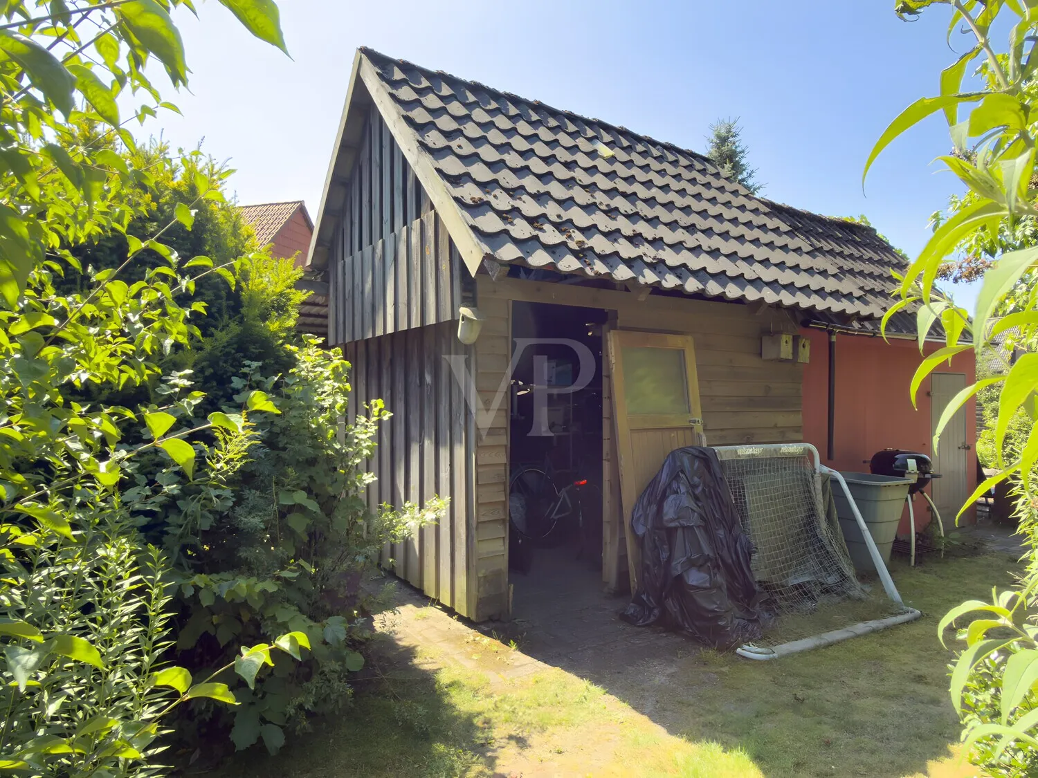 Geräteschuppen zur hälftigen Nutzung