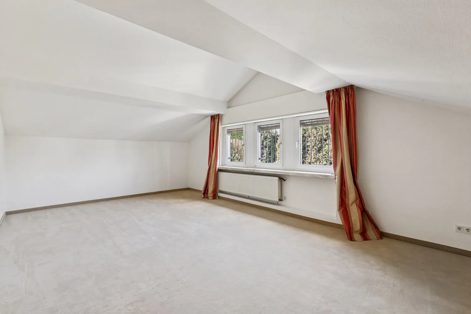 Schlafzimmer DG