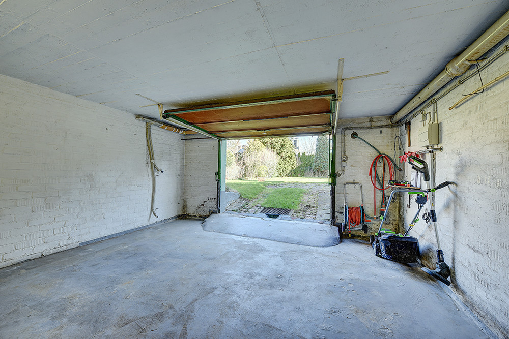 Garage mit Zugang zum Garten