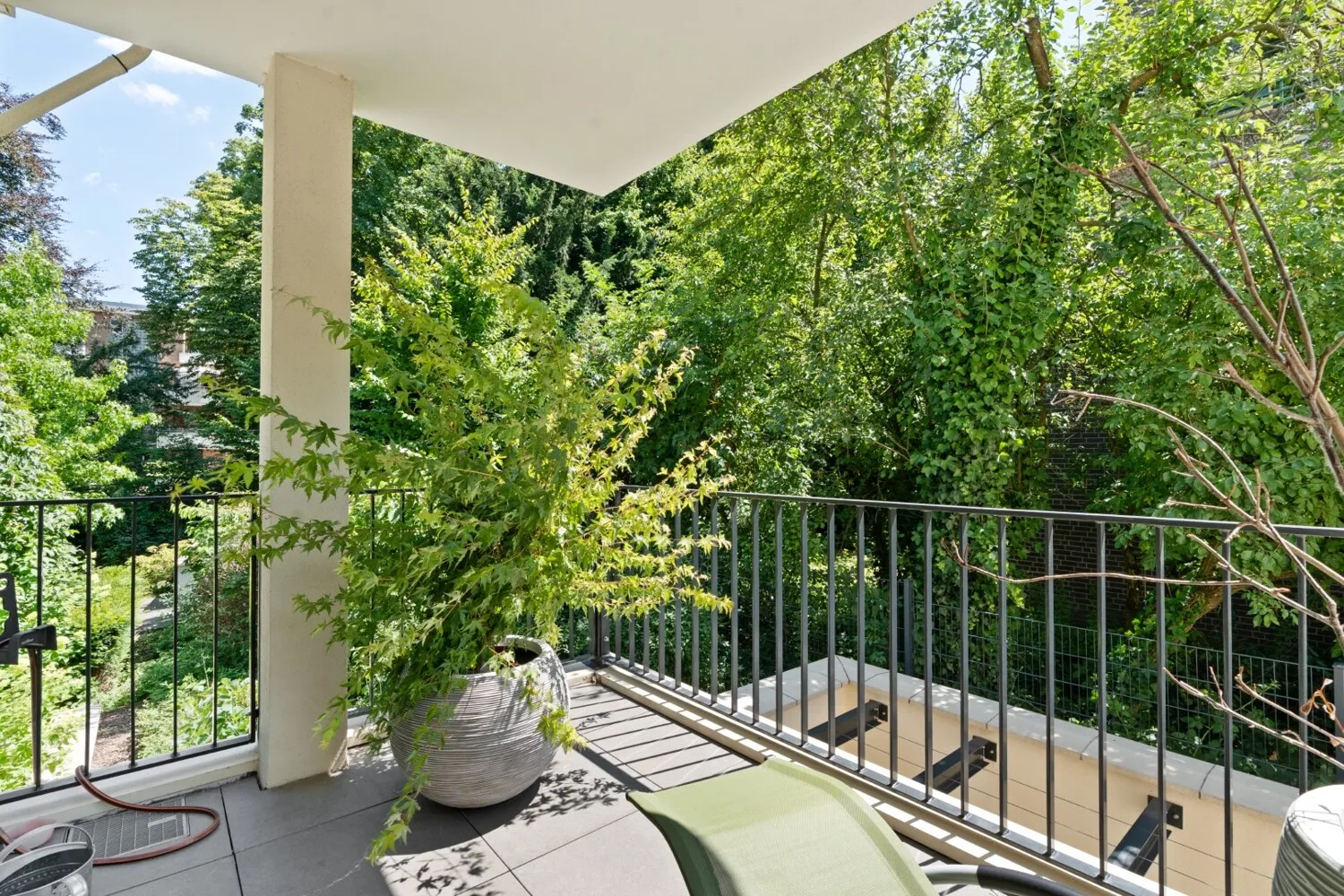 Der seitliche Balkon