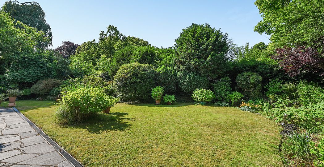 Garten seitlich