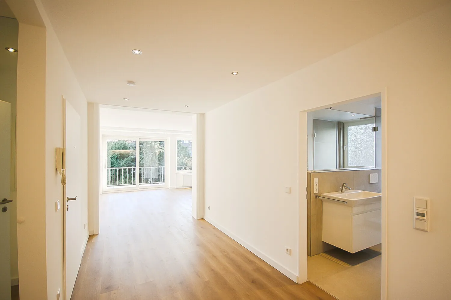 Diele und Badezimmer