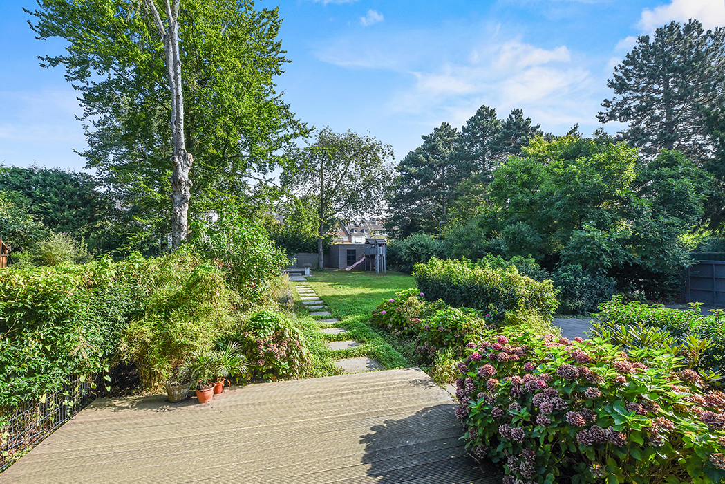 Terrasse mit Zugang zum Garten