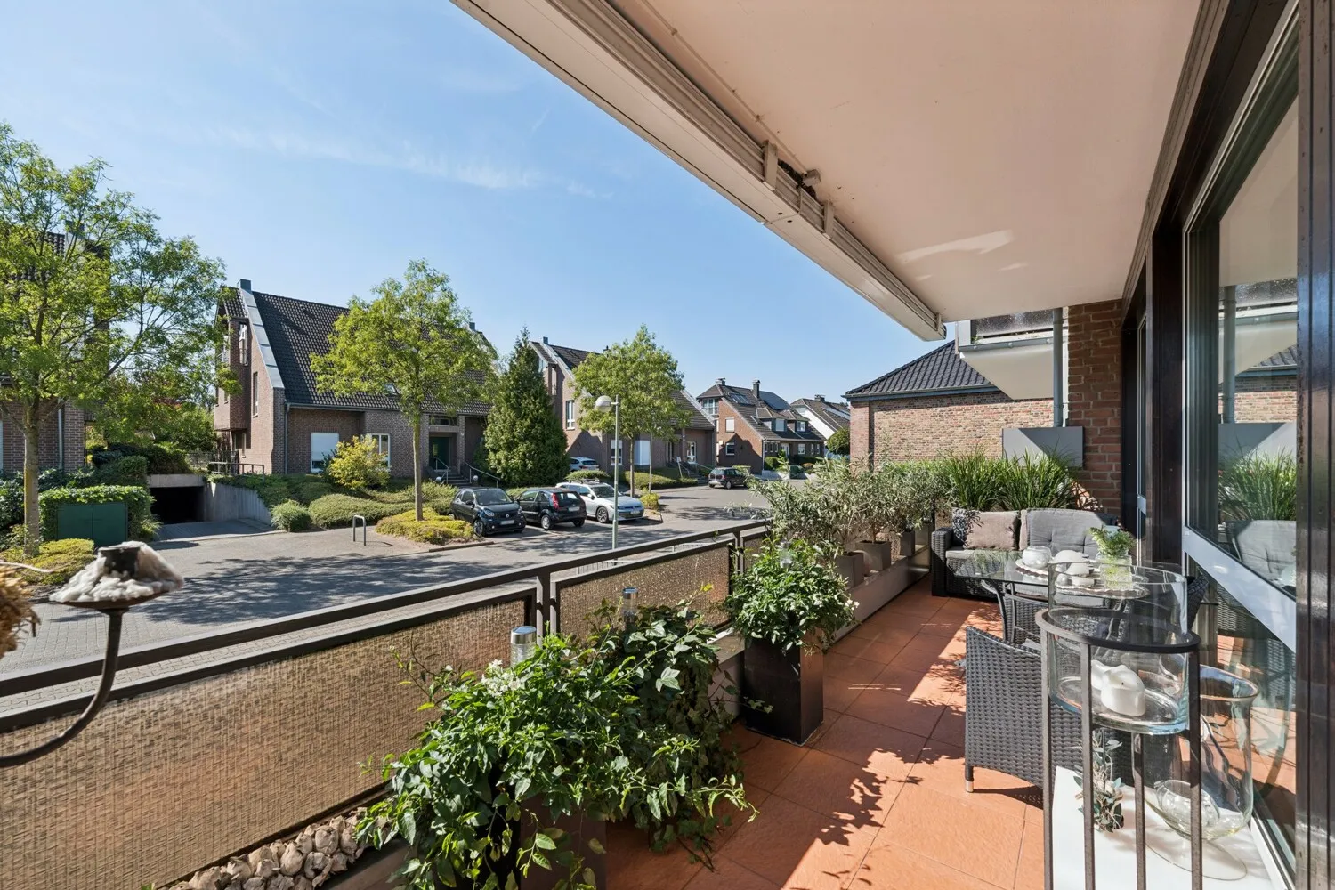 Balkon vorne raus (ohne Markise)