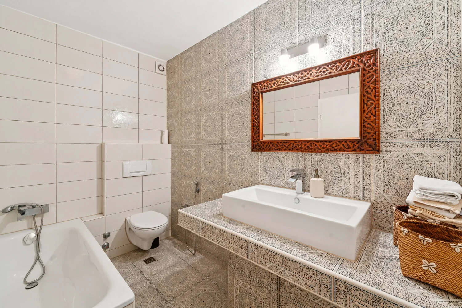 Badezimmer mit Badewanne