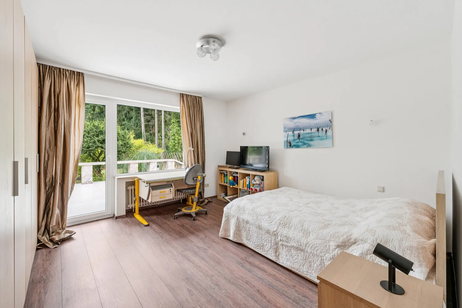 Schlafzimmer 1