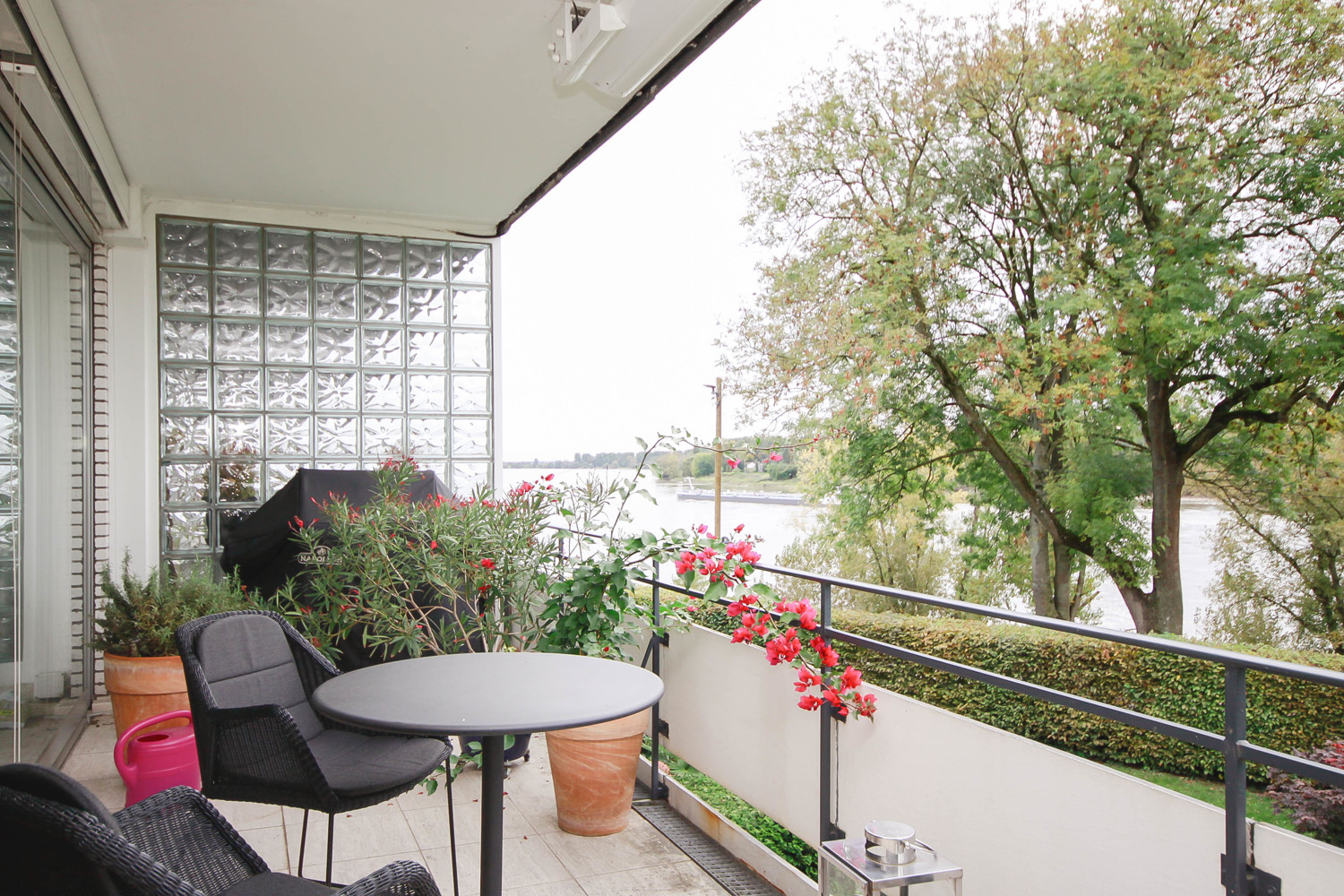 Balkon Rheinseite