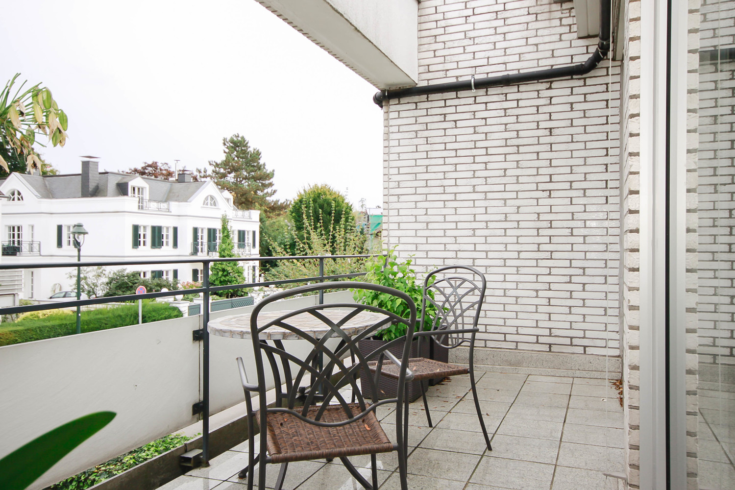 Balkon Straßenseite