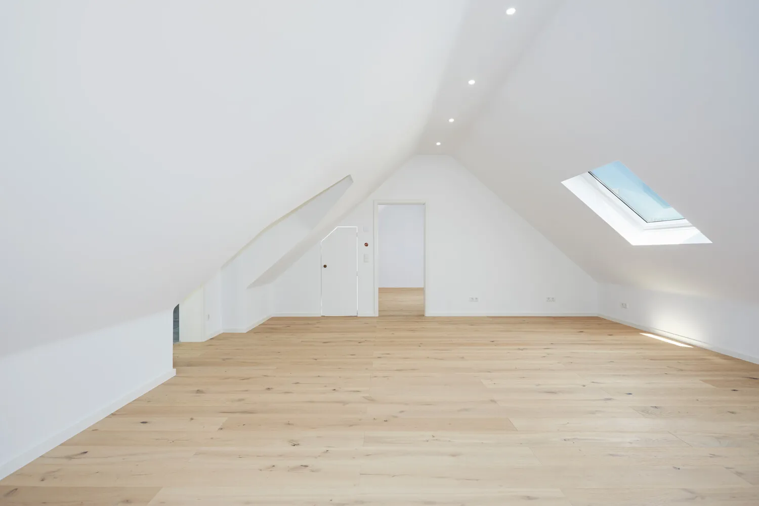 Blick von Treppe Spitzboden in Studio