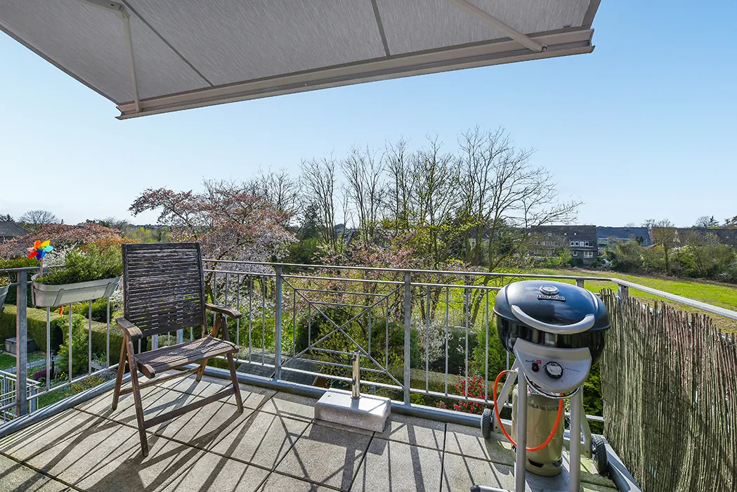 Light-flooded 3-room penthouse apartment in a sought-after location in Büderich