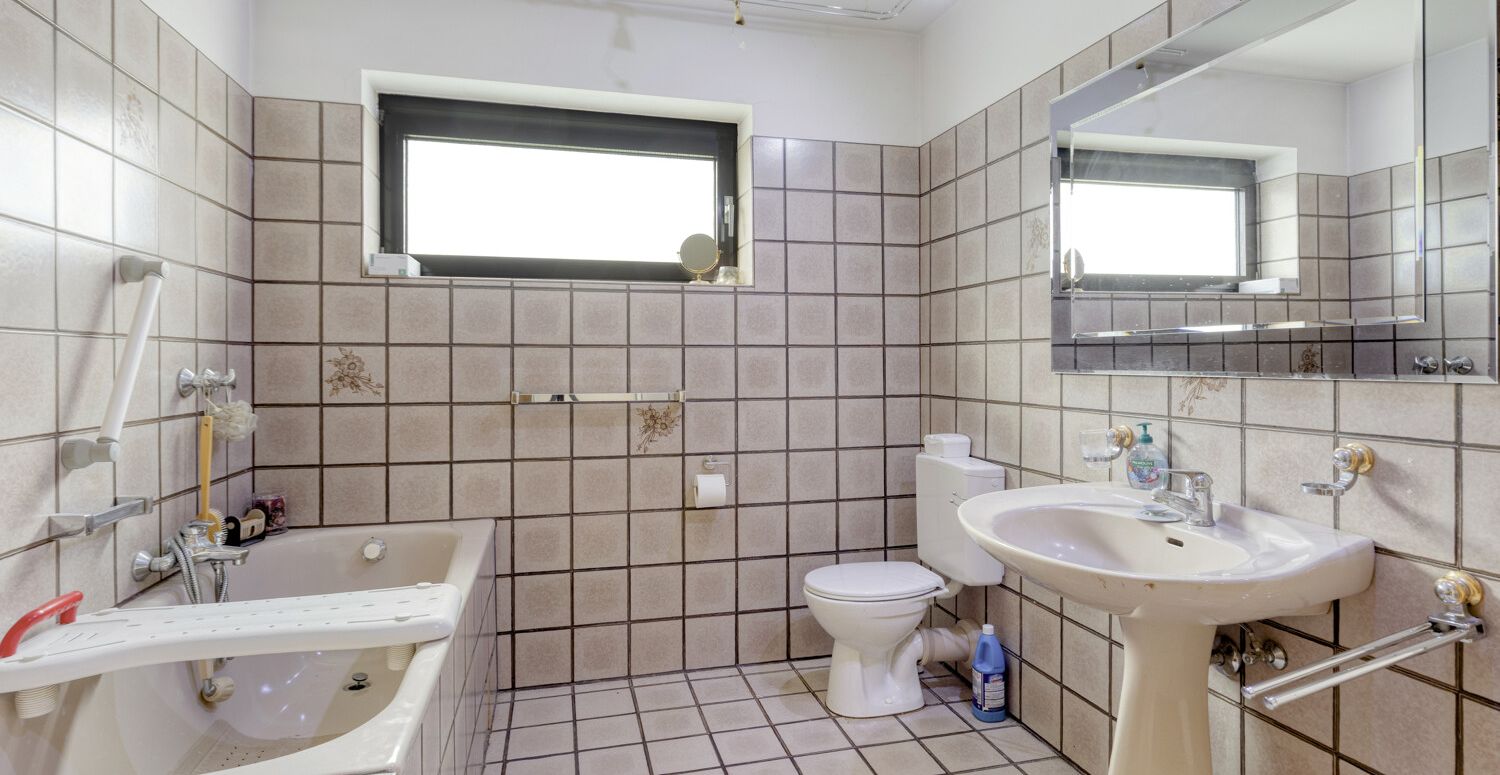 Bad mit Badewanne