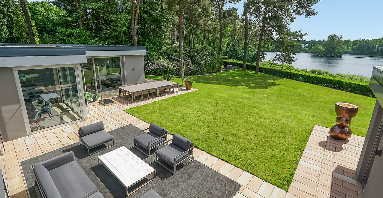 Exklusiver Designer Luxus Bungalow mit High-End-Ausstattung auf einzigartigem Seegrundstück