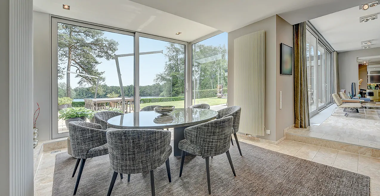 Esszimmer mit Seeblick