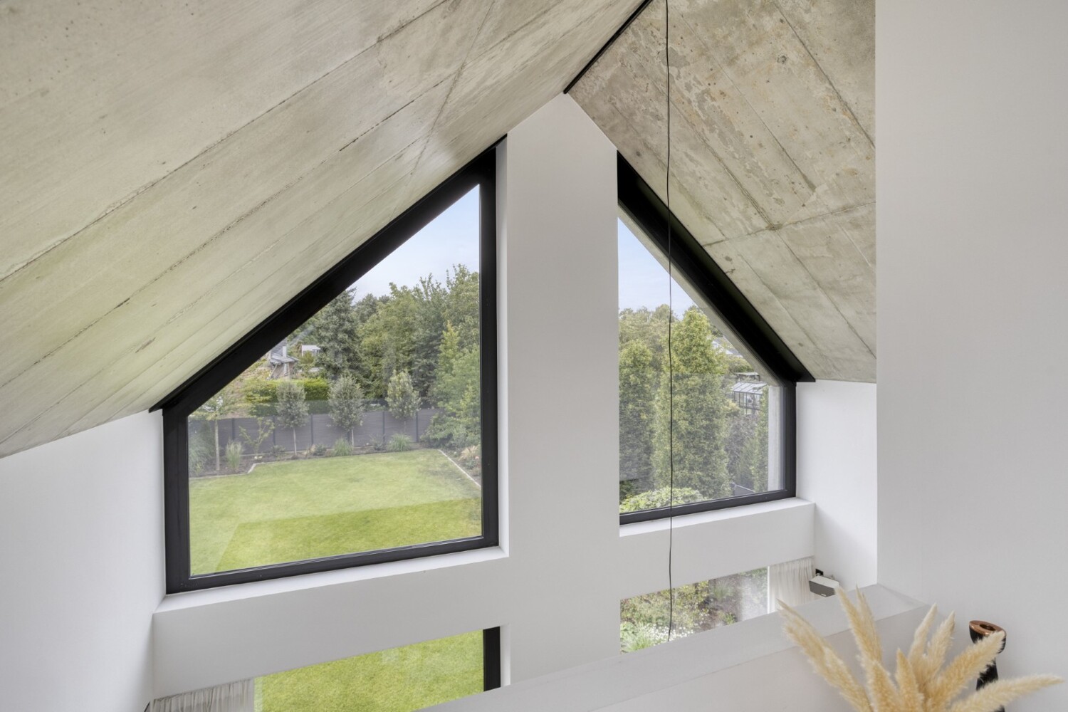 Sichtbeton Dach und Grünblick