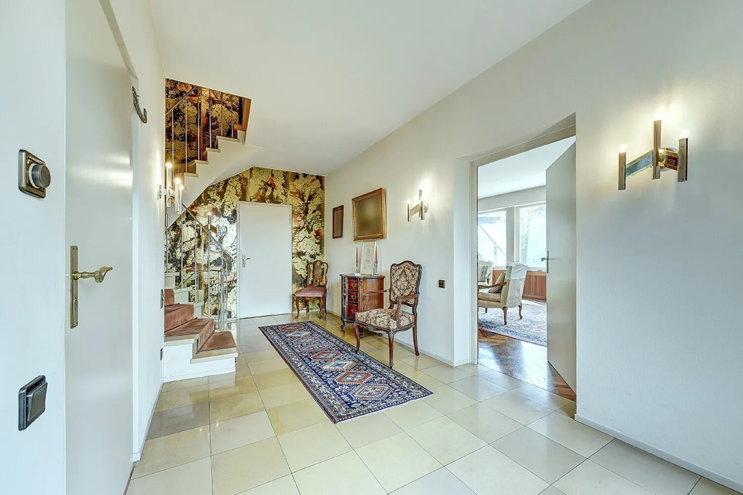 Das Entrée mit Wohnbereich