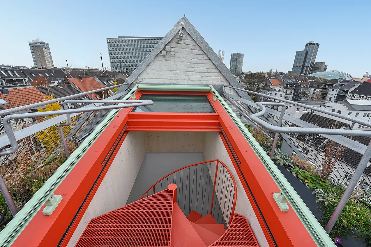 Der Zugang zum Dachgarten