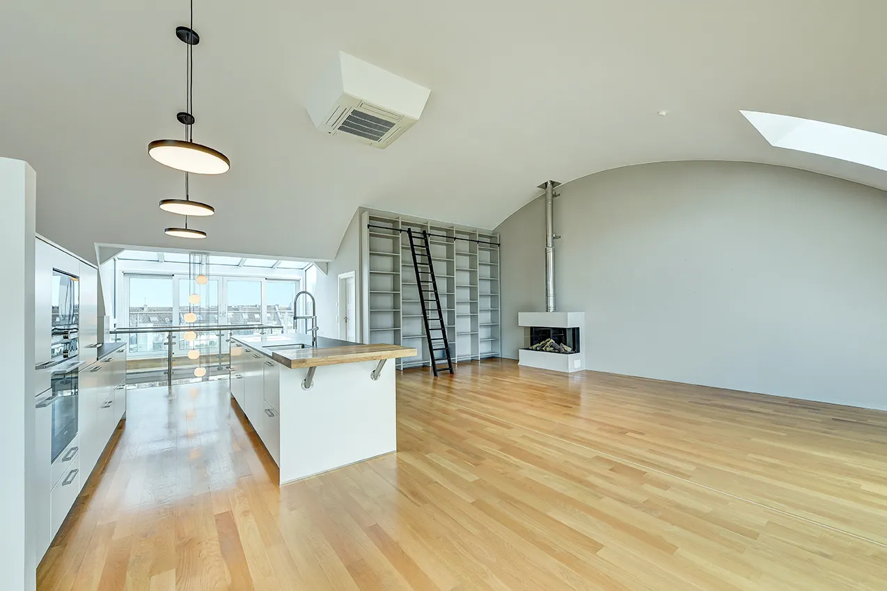 Lichtdurchflutetes Penthouse mit Loftcharakter und Balkonen