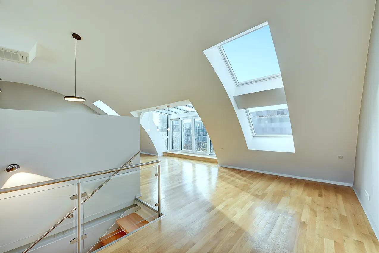 Lichtdurchflutetes Penthouse mit Loftcharakter und Balkonen