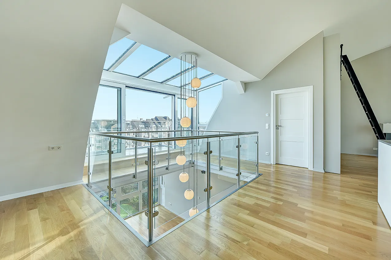 Lichtdurchflutetes Penthouse mit Loftcharakter und Balkonen