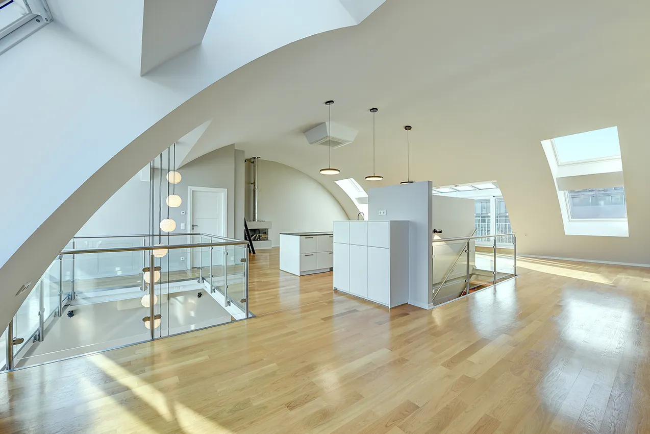 Lichtdurchflutetes Penthouse mit Loftcharakter und Balkonen