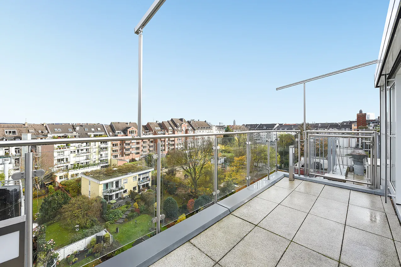 Lichtdurchflutetes Penthouse mit Loftcharakter und Balkonen